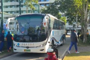 直播吧记者直击山东泰山冬训：韩鹏带队 刘彬彬吴兴涵依木兰随队