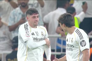 超远重炮！巴尔韦德开场1分20秒任意球世界波，庆祝动作太逗了