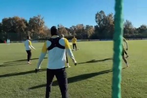 好治愈啊！来看多特蒙德球员的抢圈训练！