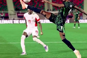 奥斯梅恩这大长腿，停球是真优雅啊