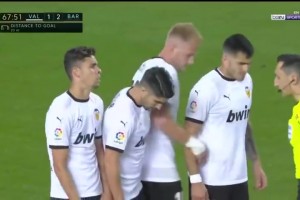 属于他的“点球”！名场面：看来面露难色的梅西轻松轰入任意球！