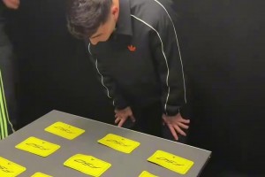 严谨！亚马尔vs佩德里的小游戏挑战，谁的反应速度更快？