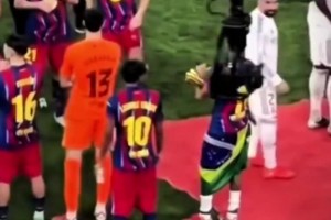 毕竟还要一起踢世界杯！卡瓦哈尔和亚马尔击掌拥抱，一笑泯恩仇！