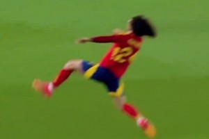 教科书般的停球！库库：想不到吧，我还会这招！