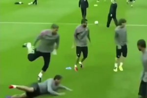 一次抢圈训练都能如此激烈！当年那支巴萨，真的恐怖如斯！