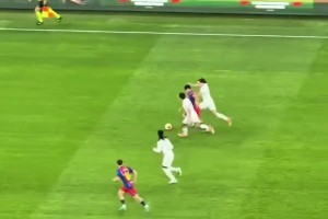 游刃有余的大师！现场视角看佩德里西超杯决赛的精彩发挥！