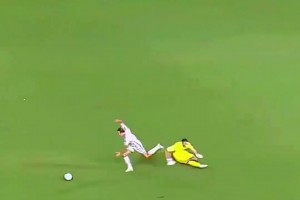 网友：只有踢过球的人才知道，基耶萨这一跪有多难爬起来！