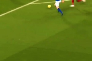 太快了！当年利物浦丝滑流畅的快速反击让人赏心悦目，直呼解压！