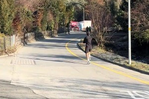 谢文能妻子发布视频：咦，去哪里呀！还回家吃饭吗？