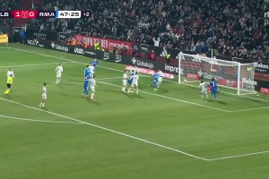 赫伊森头球被扑，马斯坦托诺近距离补射破门