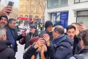 球迷太热情！齐达内现身巴黎街头被围得水泄不通