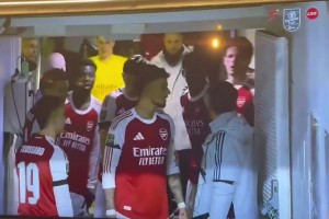 赖斯与助教争吵“根本不知道在说些什么”，赖斯被换下时两人拥抱