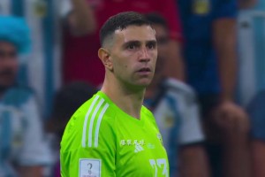 他的价值是半支球队！足坛经典的门将时刻！决定冠军归属的男人！