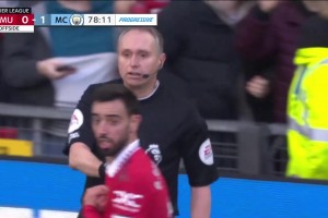 曼市德比最争议判罚！拉什福德越位护球+制胜！曼联2-1逆转曼城！