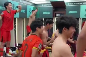 值得庆祝！U23国足队员更衣室即兴跳舞，李昊兴奋得直接爆粗