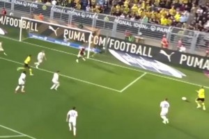 抗癌斗士！名场面：普鲁士德比，马伦助攻阿莱门前背身磕球破门！