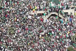 人山人海！塞内加尔非洲杯夺冠庆祝，球迷太狂热了