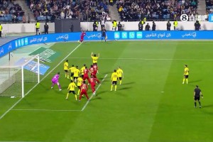 达马克扳回一城！哈卡斯接角球前点头球破门！