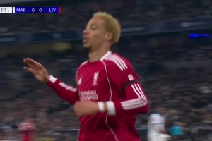 可惜！利物浦反击索博助攻埃基蒂克破门，越位在先进球无效！