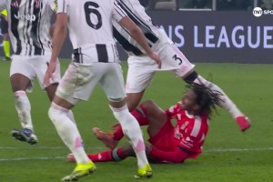 本菲卡失点！布雷默犯规送点！帕夫利季斯主罚点球离奇滑倒打偏！