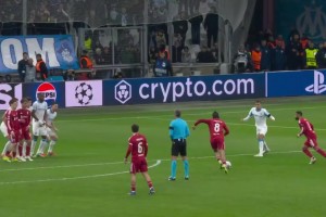 利物浦打破僵局！索博斯洛伊任意球贴地斩直接破门！