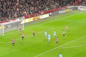 你很难不喜欢这种球员！名场面：福登展现顶级嗅觉笑纳帽子戏法！