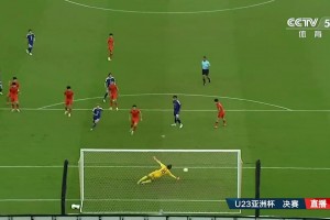 国足门前风声鹤唳❗️徐阳：防守人数不少，对持球人限制不够