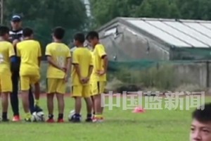 王钰栋父亲：放弃深圳事业陪他，每天煲牛尾汤现在长得这么高