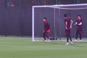 国足U23决赛前三门将热身训练