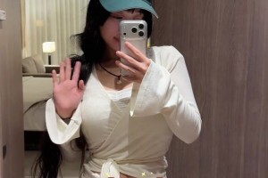 今夜都关注国足U23！大老师深夜抵达吉达，准备现场看比赛