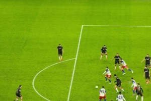 尴尬了！15秒以前不是我们位置很好的任意球吗？