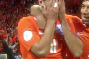 有头发的罗本一样强的可怕！你还记得他在荷兰国家队这一脚爆射吗