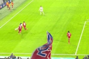 野兽！场边视角看恩德里克法甲赛场扛翻对手，真的太强壮了这小子