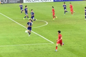 这球真可惜！杨希打进日本的这一球越位