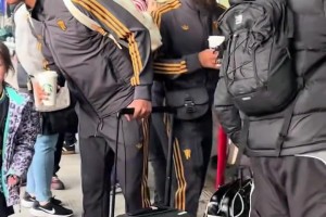 能否抓住机会？曼联球员乘火车前往伦敦对战阿森纳，赢球就进前四