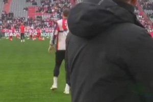 当记者看到诺伊尔神级停球时…