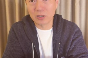 黄健翔：拜合拉木替补上来给对方很大冲击，对国足的战术作用很大