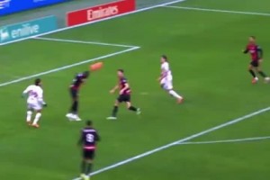 如果足球世界有艺术品，那一定是莫德里奇的外脚背