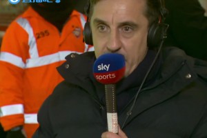 阿森纳自取灭亡！内维尔：场上只有一支球队在主宰比赛，那就是曼联