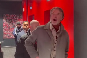 拉特克利夫爵士离开酋长球场时对球迷说道：非常高兴！