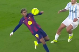 少年当立，一球封神！巴萨：这记倒钩，是属于诺坎普的浪漫与疯狂