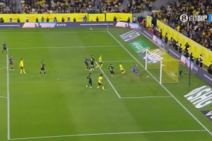 回归就建功！马内传中造对手乌龙，利雅得胜利打破僵局！