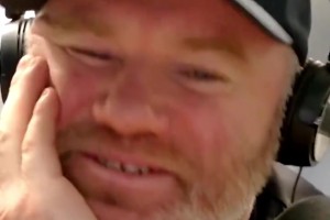 鲁尼打趣：我居然误穿了一身睡衣，去老特拉福德看了儿子首场比赛