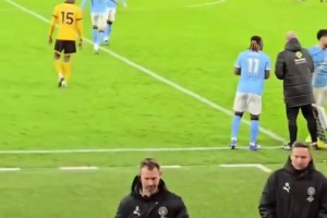 现场直拍：切尔基被换下后一直站在原地，直到瓜帅给他一个拥抱！