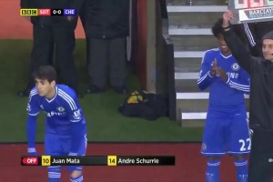 马塔在切尔西的最后一场比赛，当时被穆里尼奥换下时表达不满