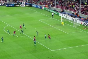 地面封死那就走挑传！名场面：梅西招牌的挑传喂饼！