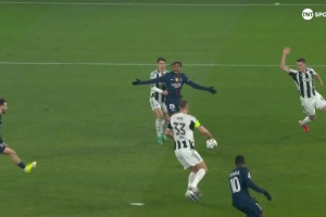 巴黎开场错失良机！登贝莱主罚点球被扑出！