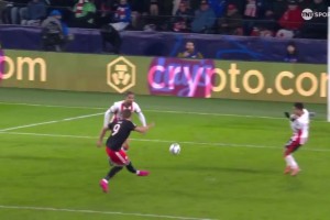 拜仁2-1再次领先埃因霍温！乌尔比希长传迪亚斯助攻凯恩推射破门