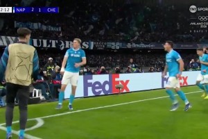 那不勒斯半场2-1反超切尔西！奥利维拉助攻，霍伊伦抢点推射破门