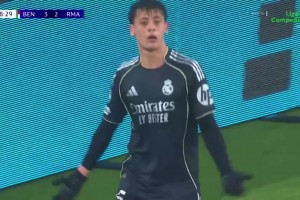 居莱尔被换下后很生气：“总是我！！”